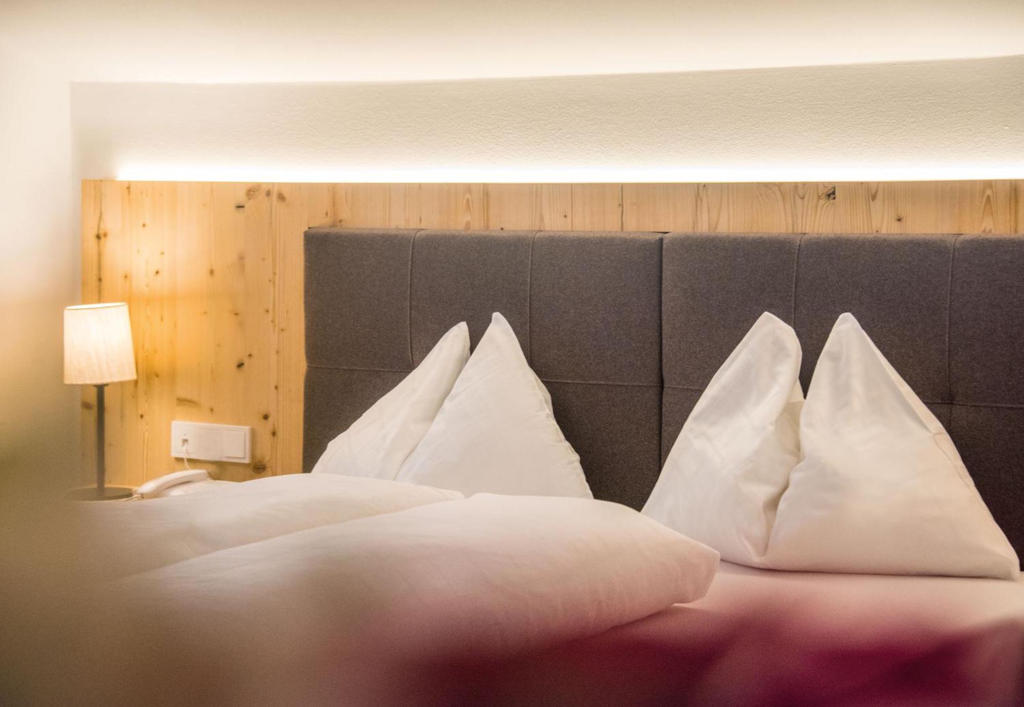 Hotel Fronza - Your Hike & Mountain Home Lutago Pokoj fotografie